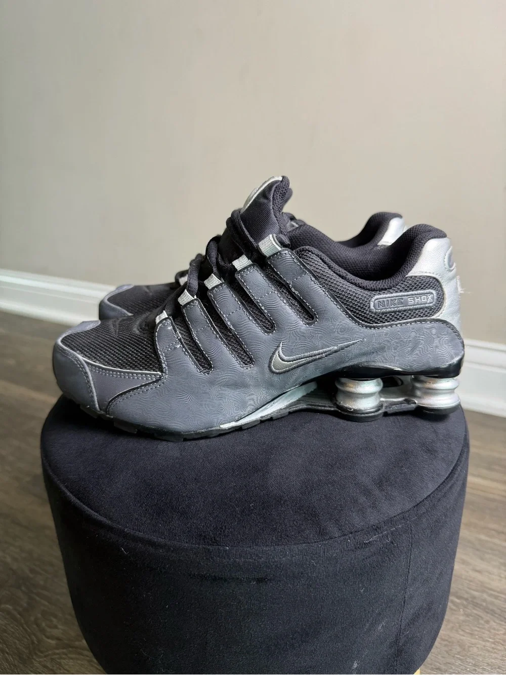 Nike Youth Boys Shox NZ Athletic Sneakers